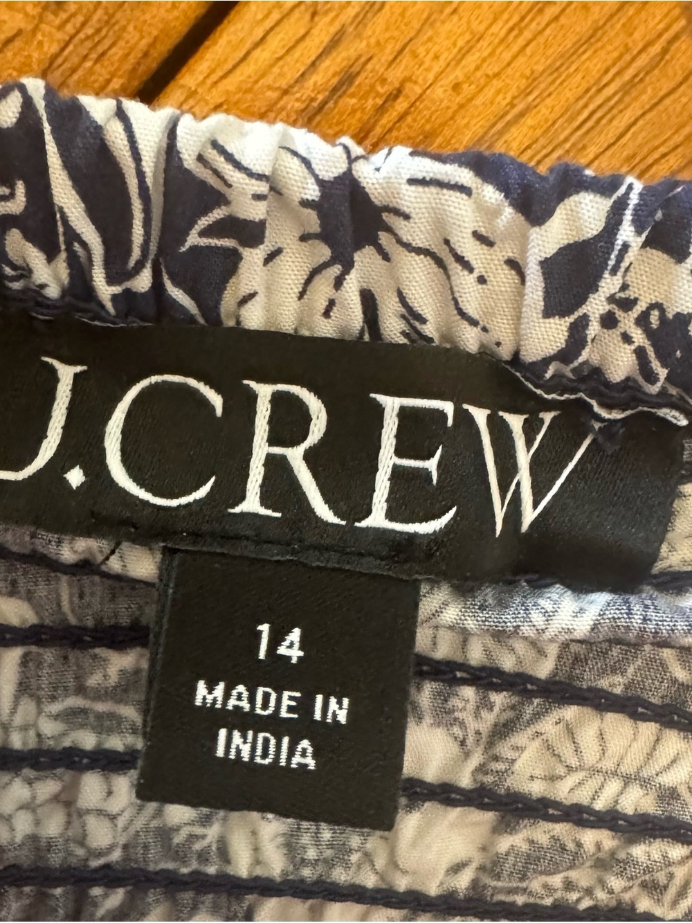 J Crew Floral Puff Sleeve Crop Top Women’s size 14 Blue White Smocked BR056 - Picture 3 of 11
